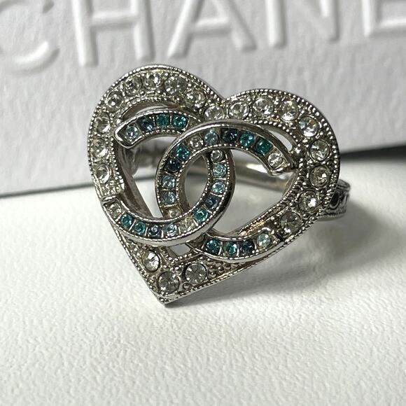 Chanel A16 Heart Ring | Ombre Blue Strass Crystals, CC, Rare Silver Statement, 6 - Picture 7 of 16